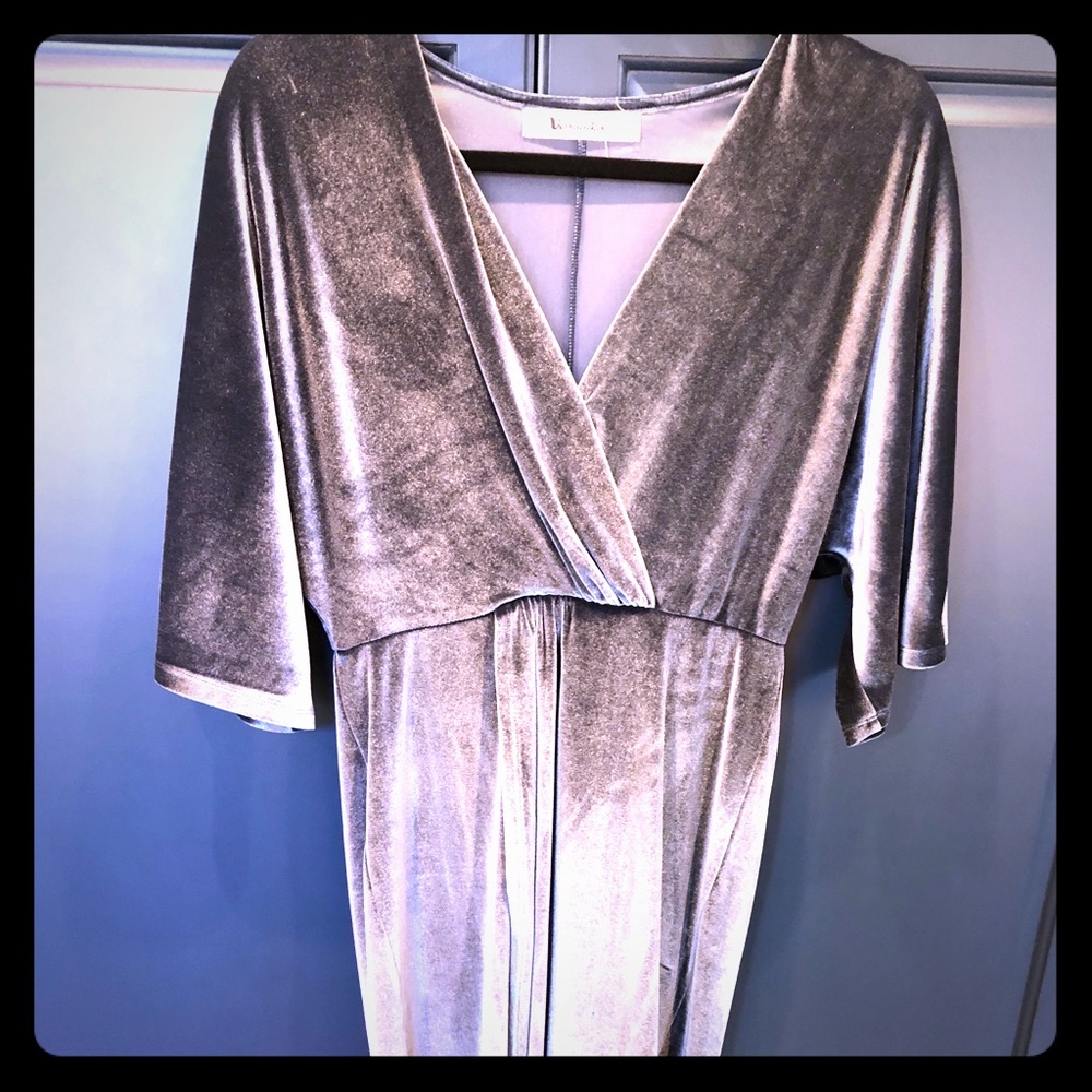 BEAUTIFUL silvery-blue velvet mid-calf dress.